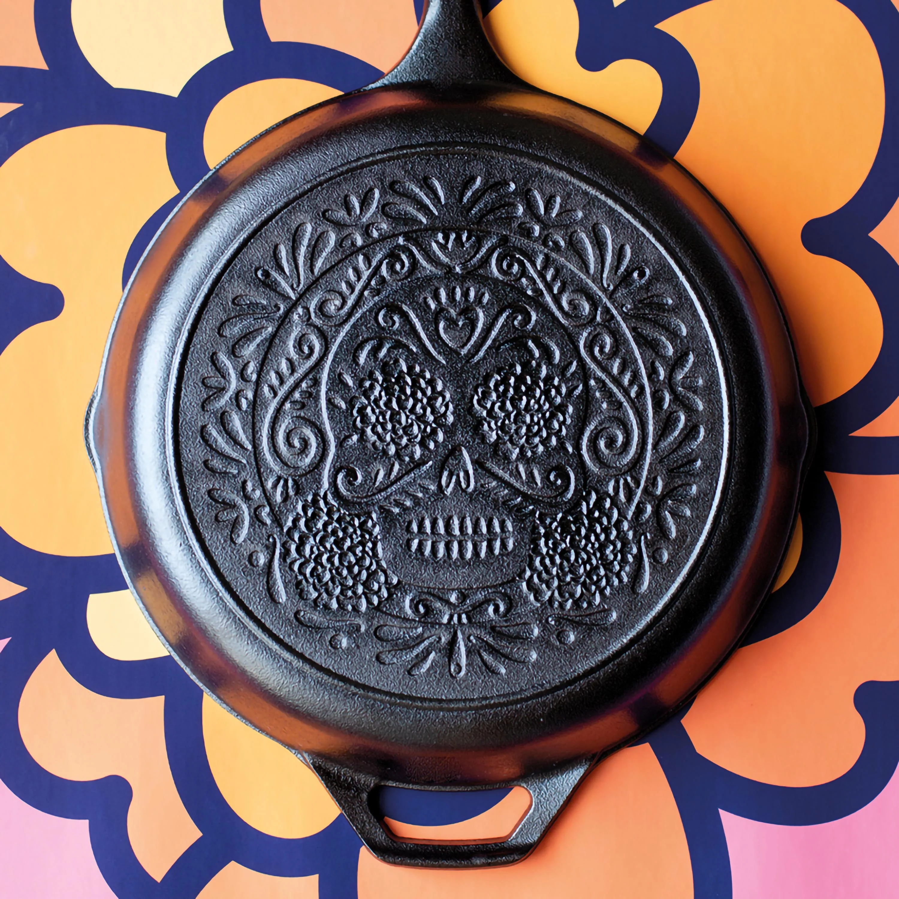 Round grill pan with high edge in cast iron 26 cm Skull