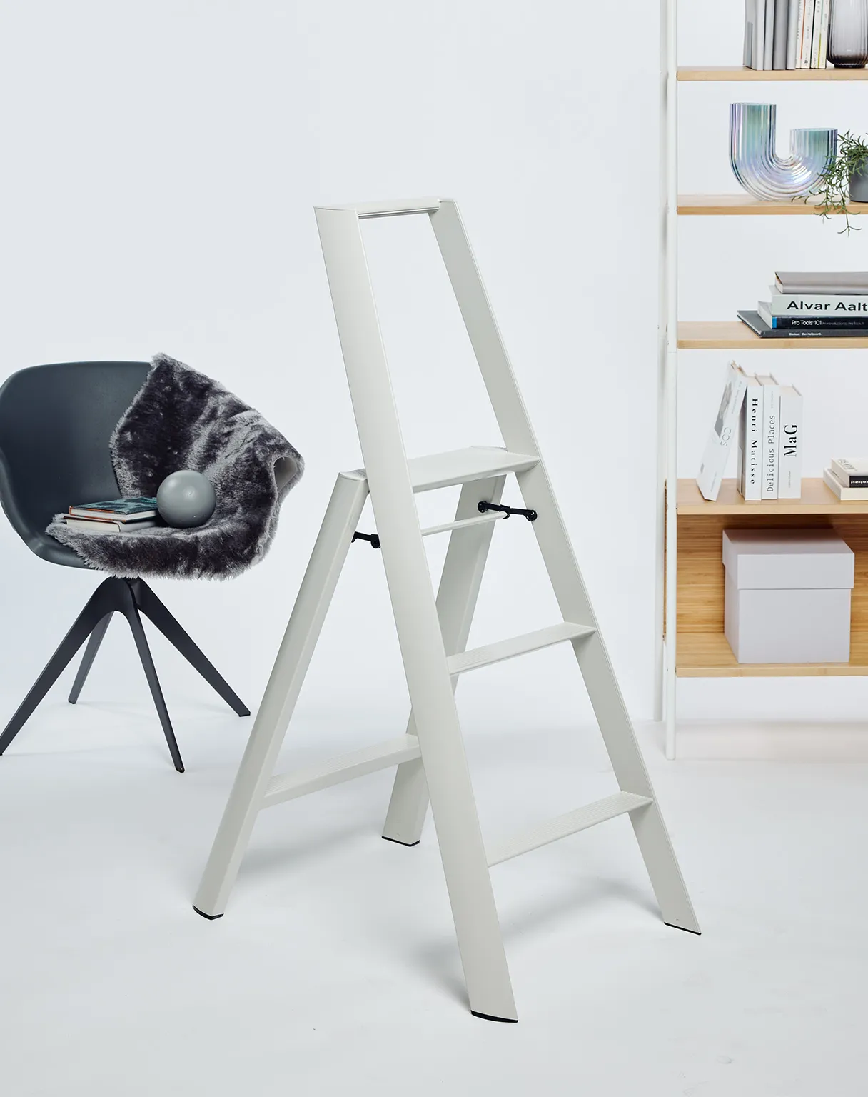 Metaphys Design Lucano 3 steps ladder Crystal Grey