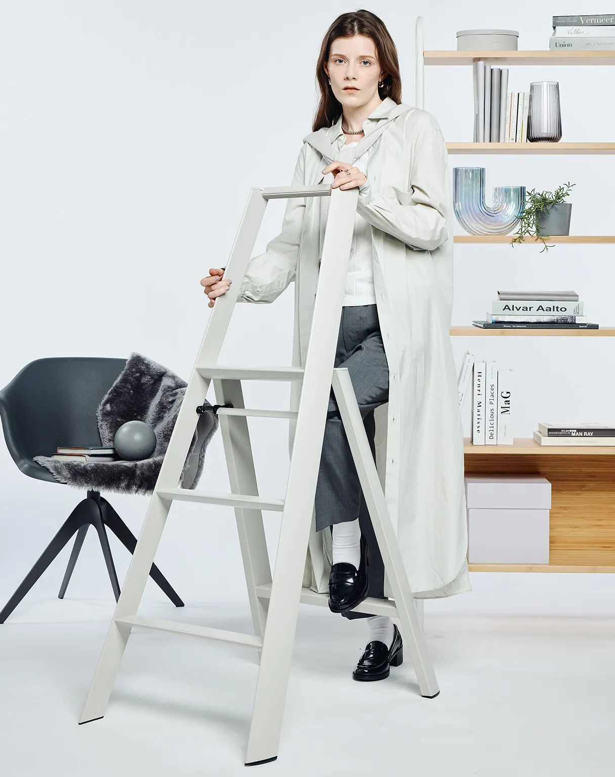 Metaphys Design Lucano 3 steps ladder Crystal Grey